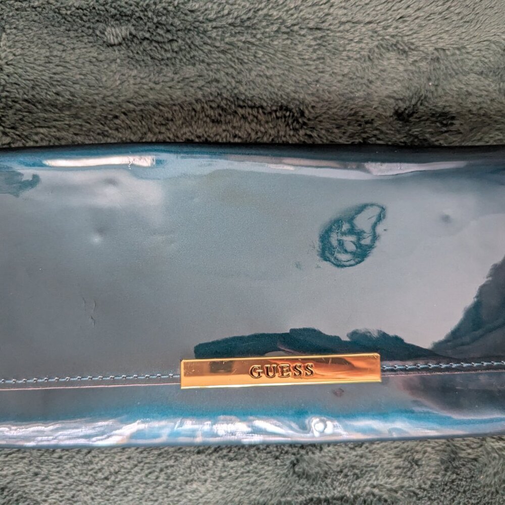 GUESS - Picture 2 of 5